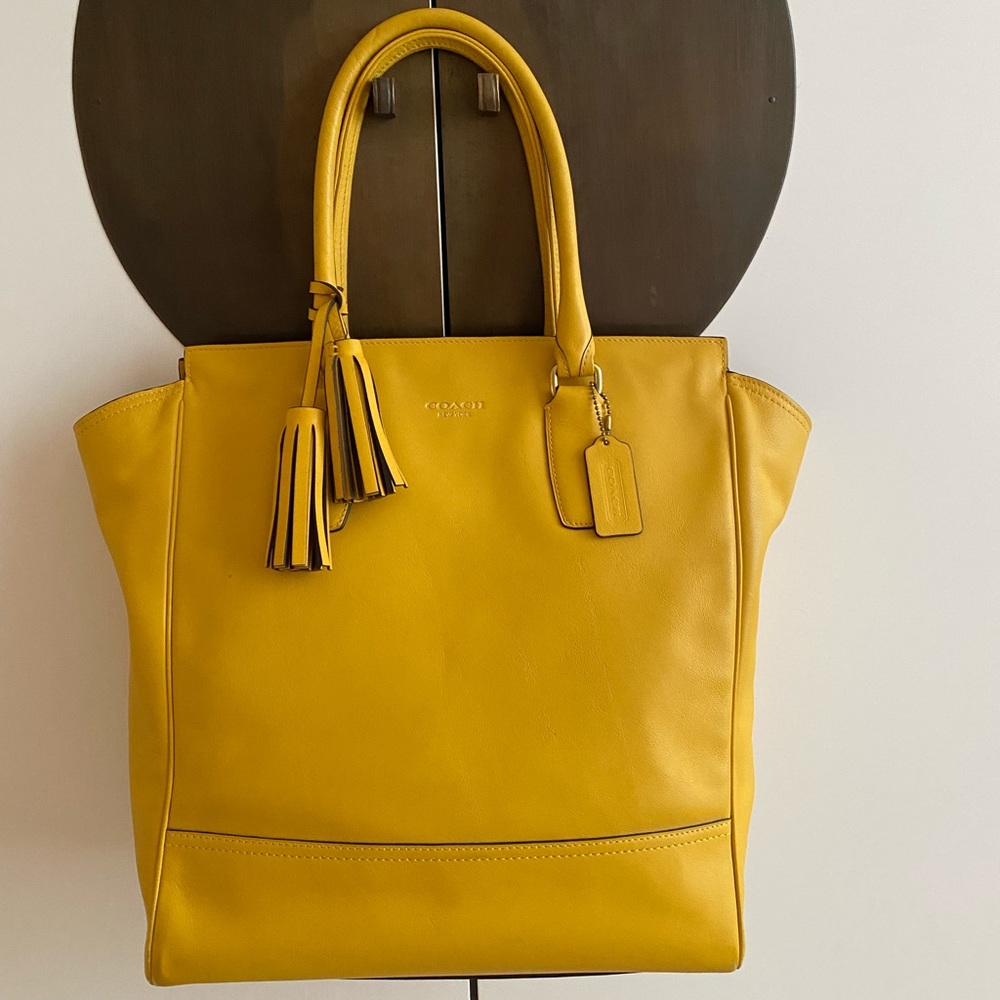 Coach Legacy Leather Tanner Tote 🌻